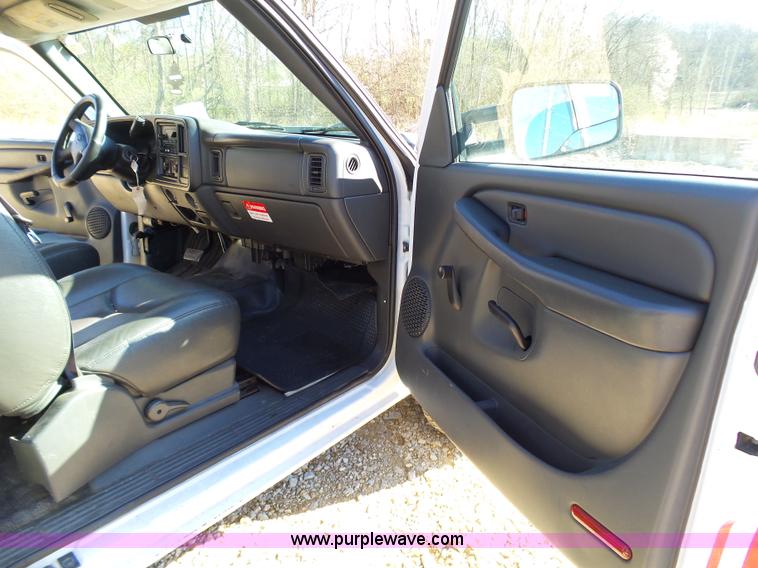 image for item K1316 2006 Chevrolet Silverado 2500HD pickup truck