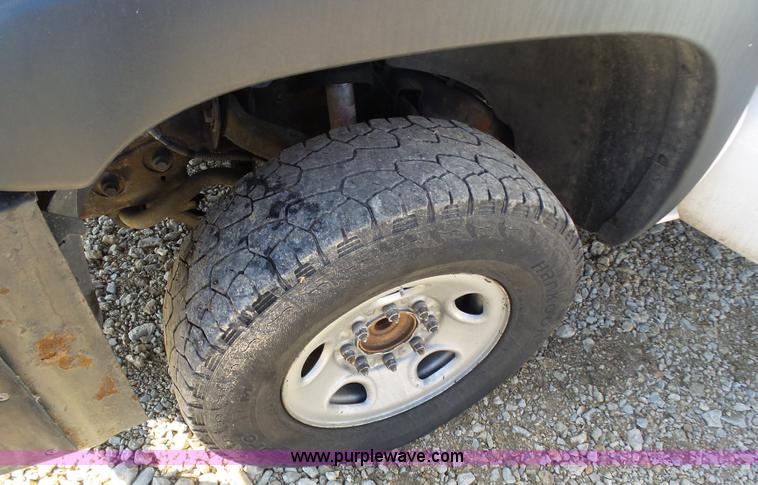 image for item K1316 2006 Chevrolet Silverado 2500HD pickup truck