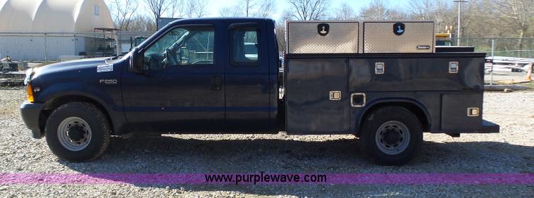 image for item K1317 2001 Ford F250 Super Duty SuperCab utility truck