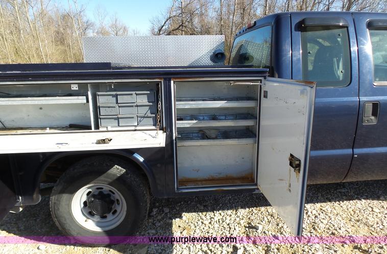 image for item K1317 2001 Ford F250 Super Duty SuperCab utility truck