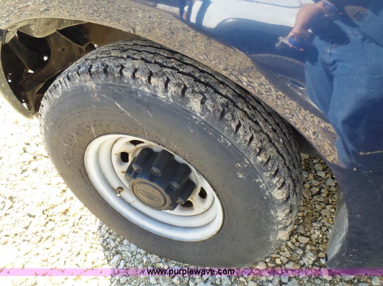 image for item K1317 2001 Ford F250 Super Duty SuperCab utility truck