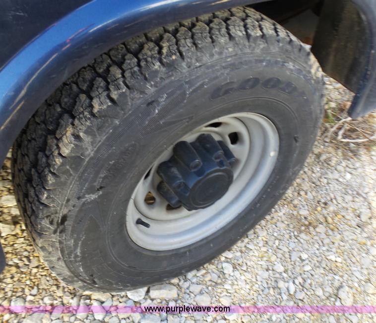 image for item K1317 2001 Ford F250 Super Duty SuperCab utility truck