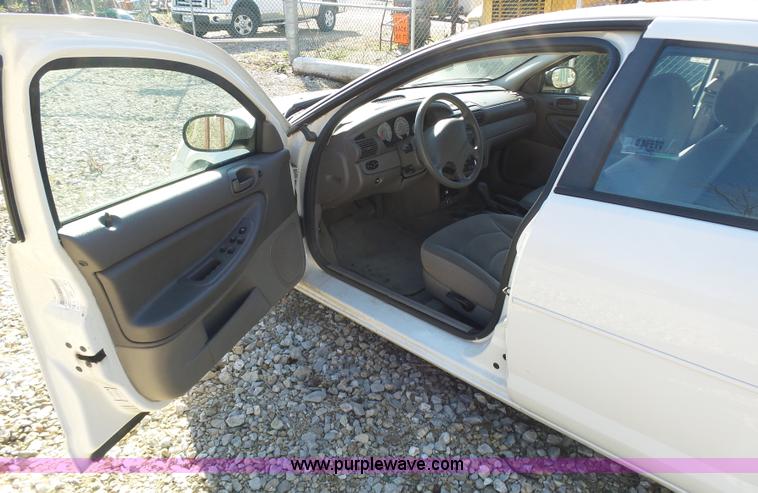 image for item K1319 2004 Dodge Stratus SE