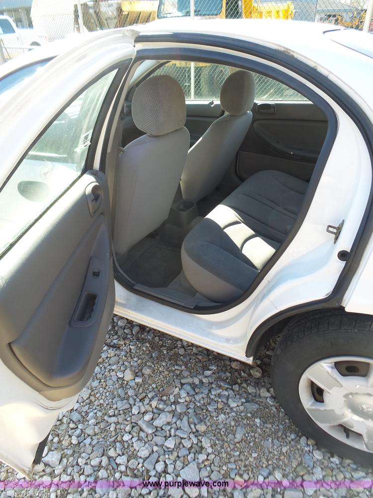 image for item K1319 2004 Dodge Stratus SE