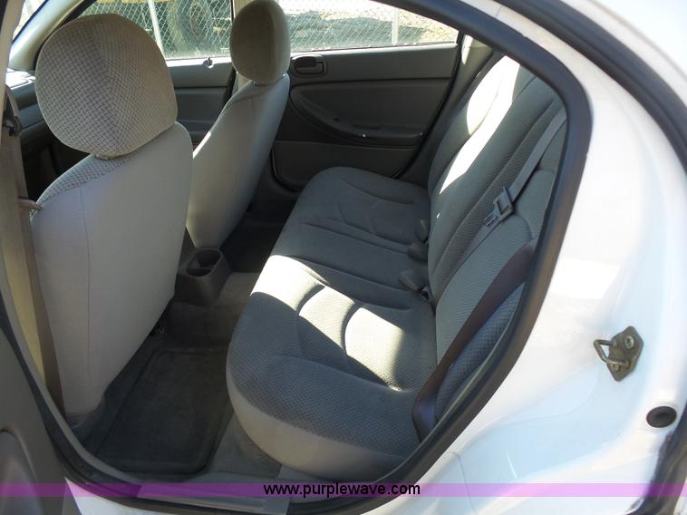 image for item K1319 2004 Dodge Stratus SE