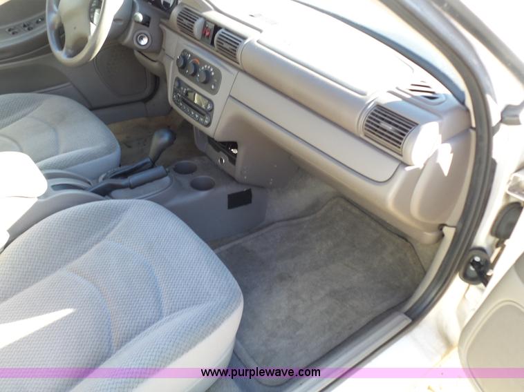image for item K1319 2004 Dodge Stratus SE