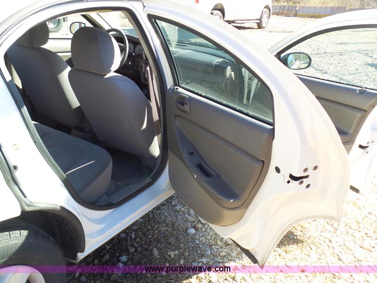 image for item K1319 2004 Dodge Stratus SE