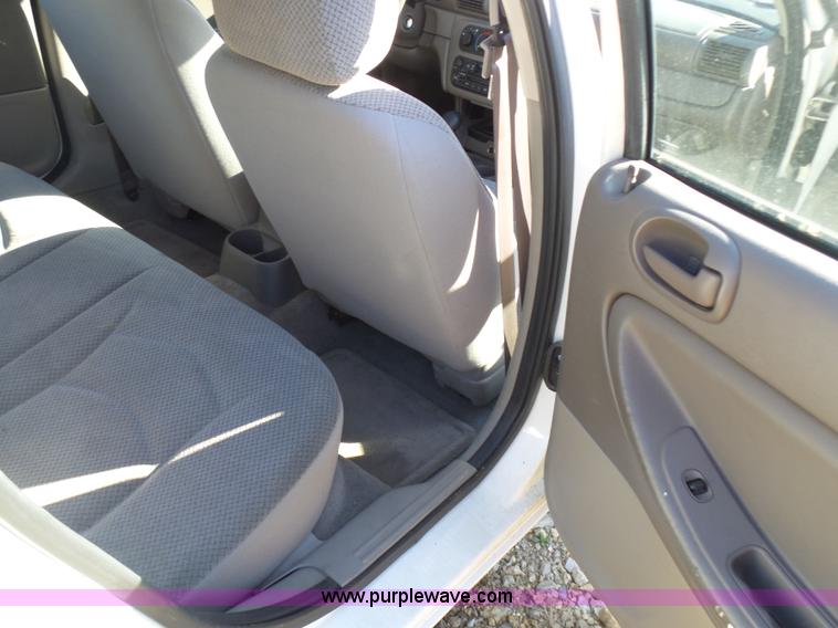 image for item K1319 2004 Dodge Stratus SE