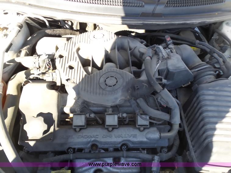 image for item K1319 2004 Dodge Stratus SE
