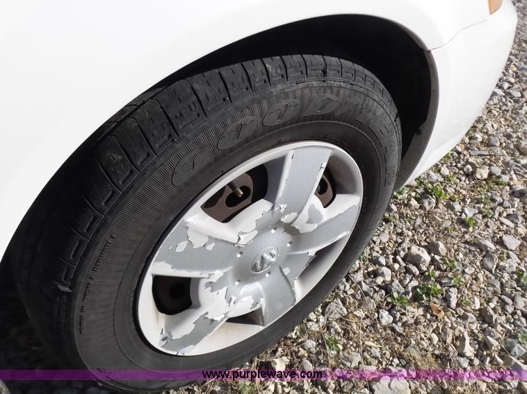 image for item K1319 2004 Dodge Stratus SE