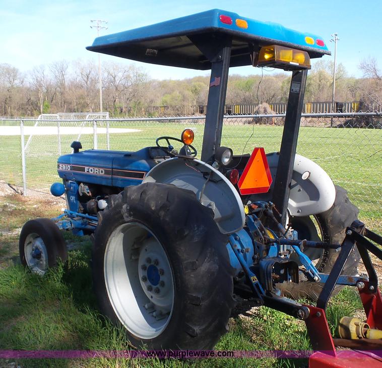 image for item K4613 1988 Ford 2910 tractor