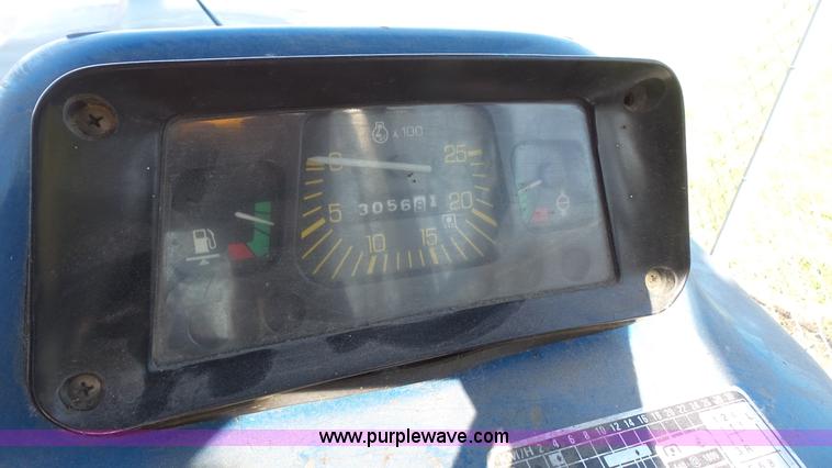 image for item K4613 1988 Ford 2910 tractor