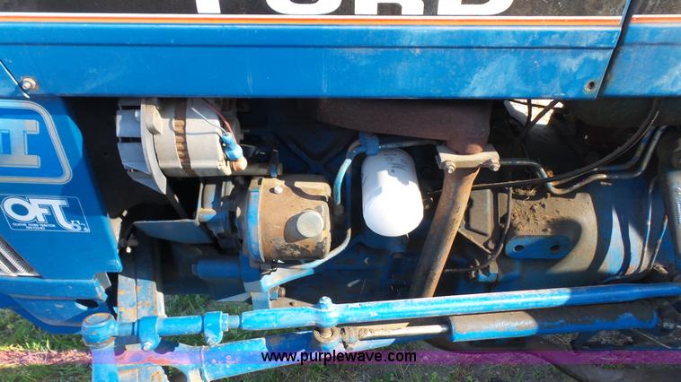 image for item K4613 1988 Ford 2910 tractor