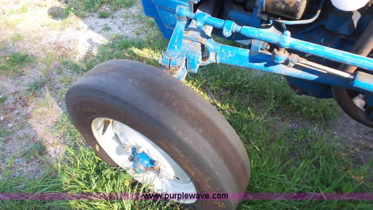 image for item K4613 1988 Ford 2910 tractor
