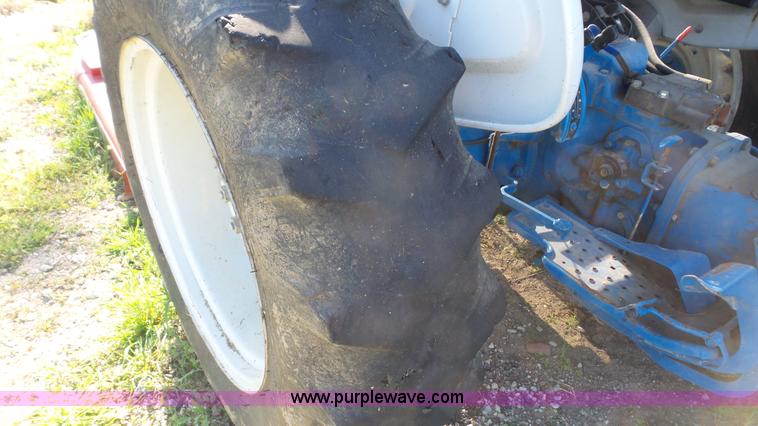 image for item K4613 1988 Ford 2910 tractor