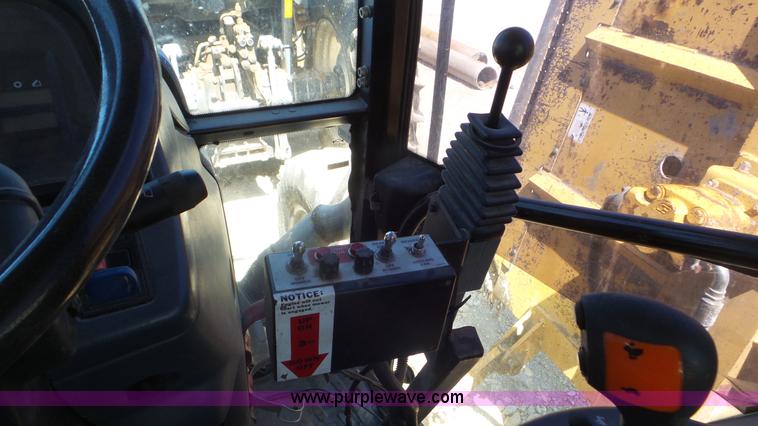 image for item K5203 2002 New Holland TS110 MFWD tractor