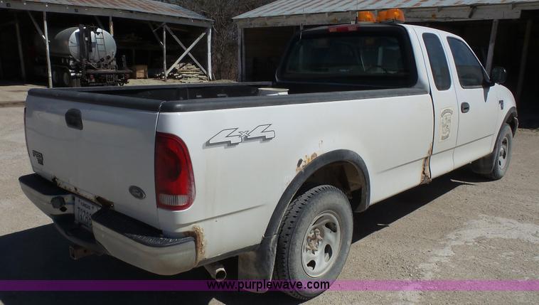 image for item K5204 2003 Ford F150 SuperCab pickup truck