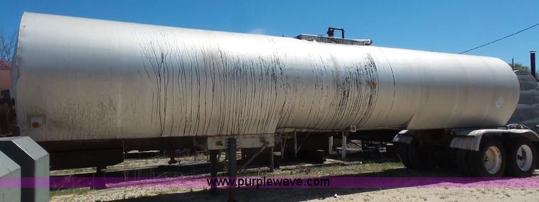 image for item K5233 1971 Trailmobile tank trailer