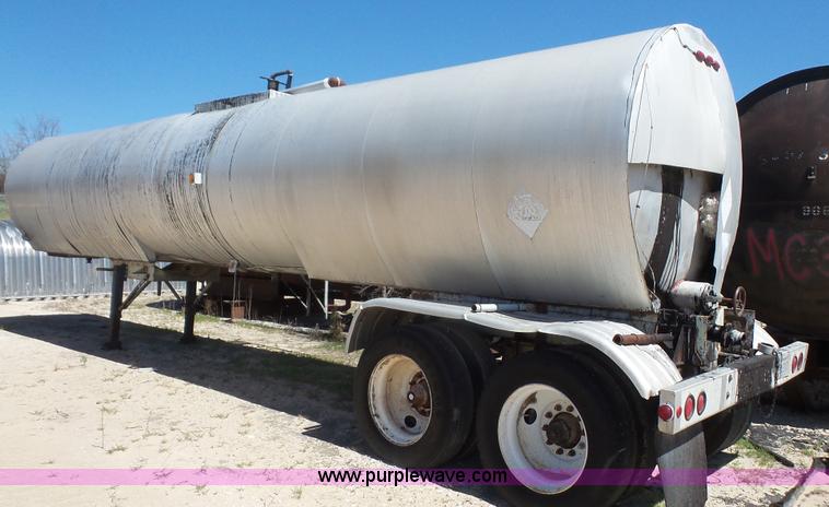 image for item K5233 1971 Trailmobile tank trailer