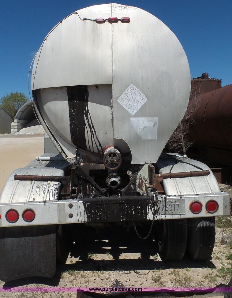 image for item K5233 1971 Trailmobile tank trailer