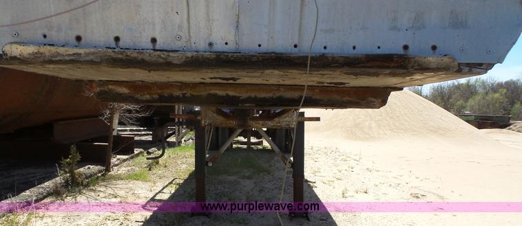 image for item K5233 1971 Trailmobile tank trailer