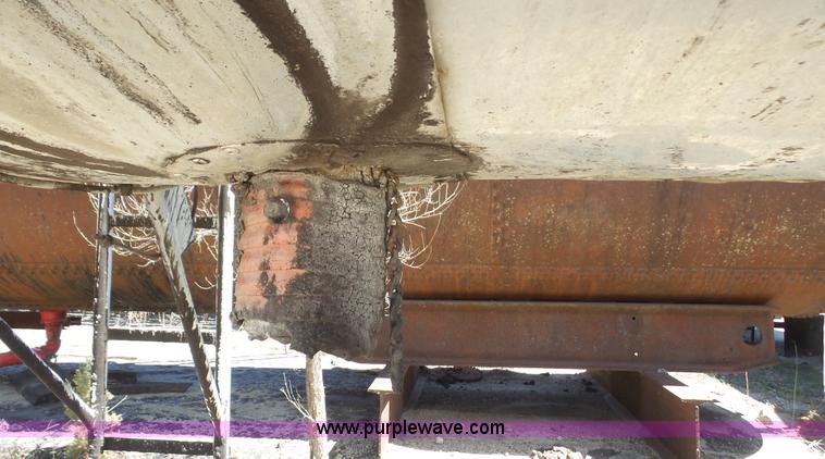 image for item K5233 1971 Trailmobile tank trailer