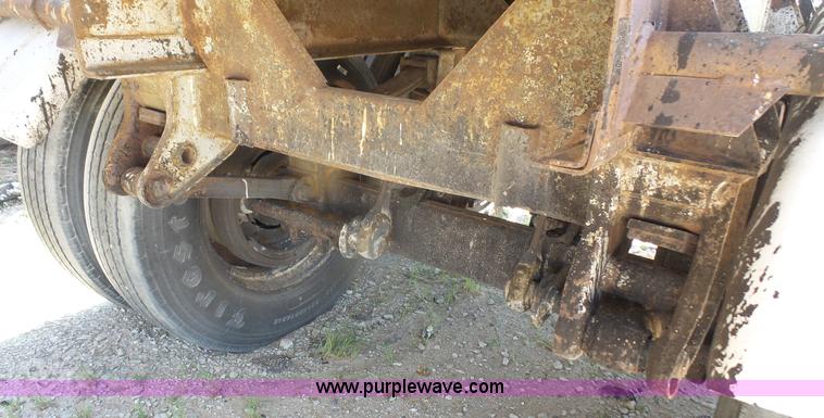 image for item K5233 1971 Trailmobile tank trailer