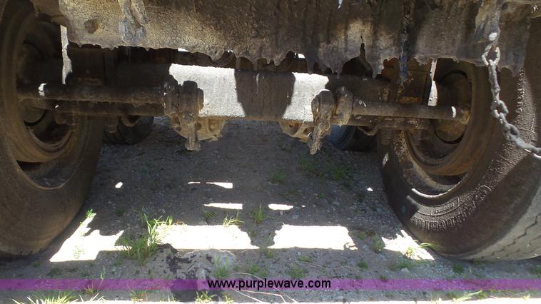 image for item K5233 1971 Trailmobile tank trailer