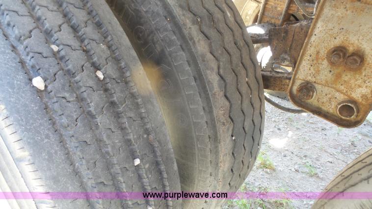 image for item K5233 1971 Trailmobile tank trailer