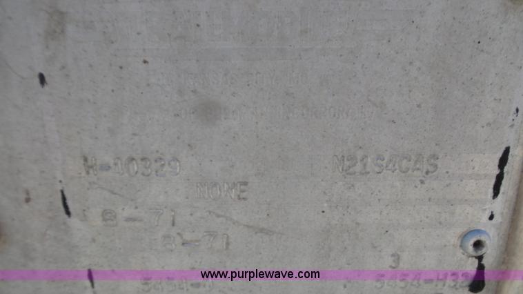 image for item K5233 1971 Trailmobile tank trailer