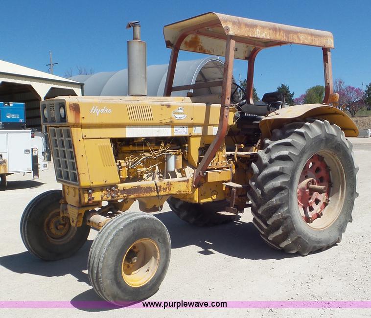 image for item K5234 1973 International 1066 tractor