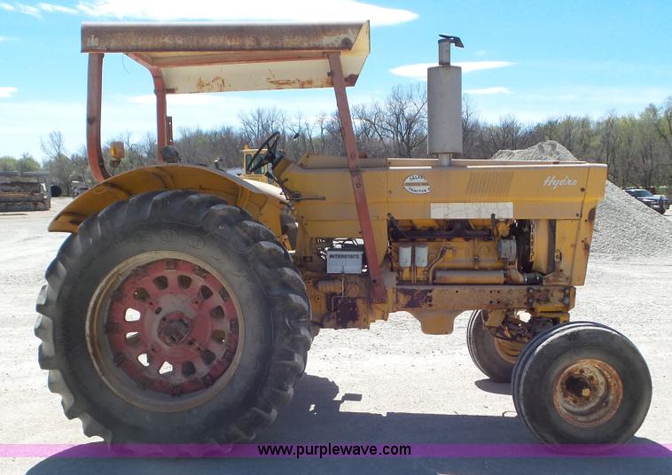 image for item K5234 1973 International 1066 tractor