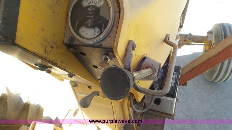 image for item K5234 1973 International 1066 tractor