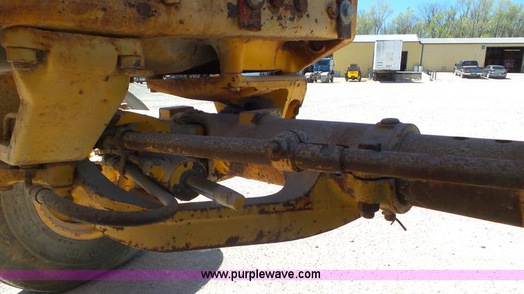 image for item K5234 1973 International 1066 tractor