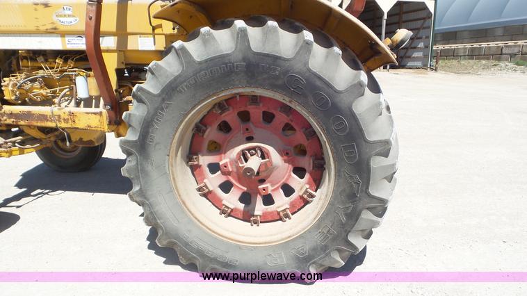 image for item K5234 1973 International 1066 tractor