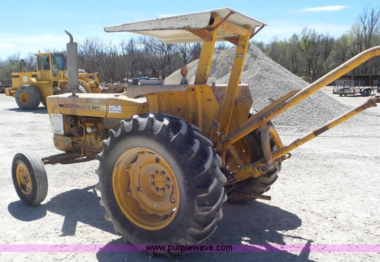 image for item K5235 1977 Ford 5600 Special tractor