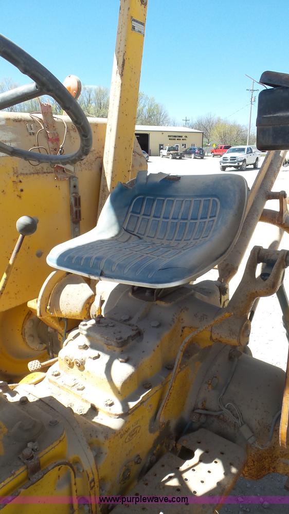 image for item K5235 1977 Ford 5600 Special tractor