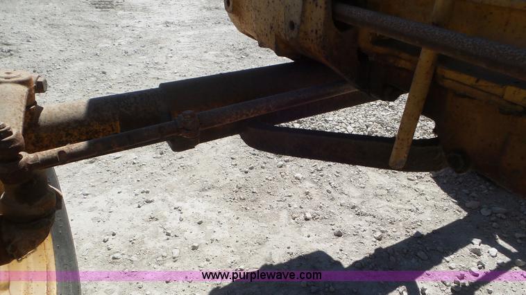 image for item K5235 1977 Ford 5600 Special tractor