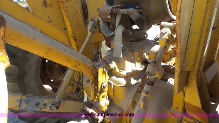 image for item K5235 1977 Ford 5600 Special tractor