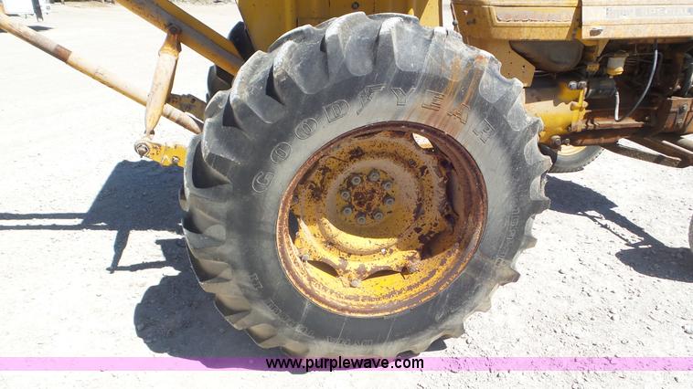 image for item K5235 1977 Ford 5600 Special tractor