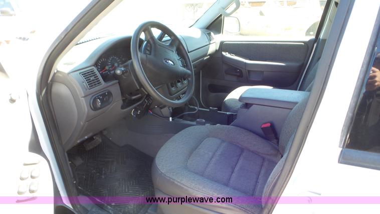image for item K5236 2004 Ford Explorer SUV