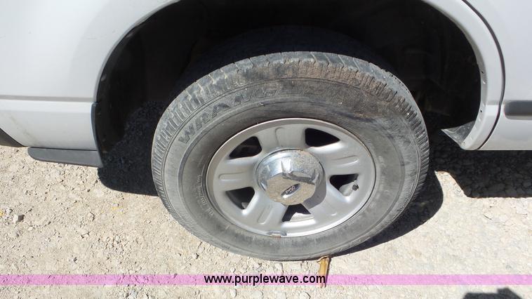 image for item K5236 2004 Ford Explorer SUV