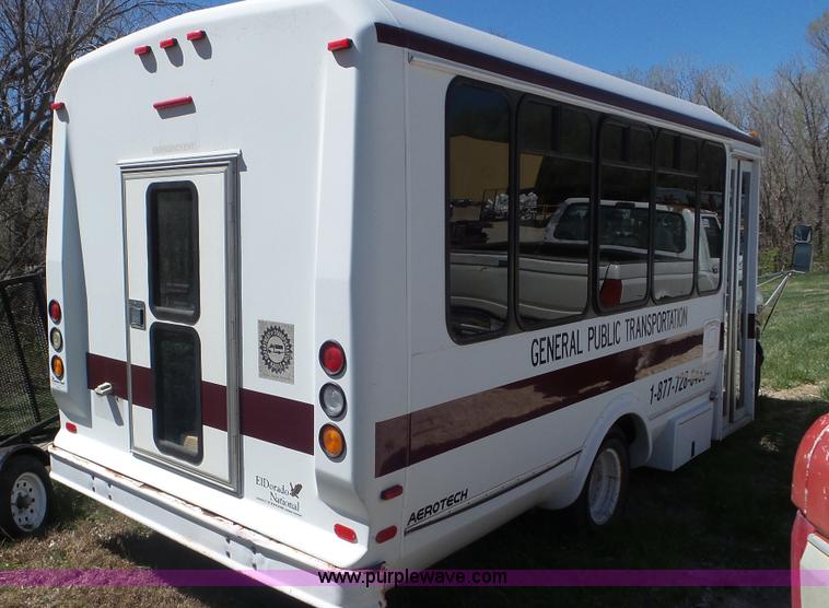 image for item K5238 2005 Ford E350 Super Duty shuttle bus