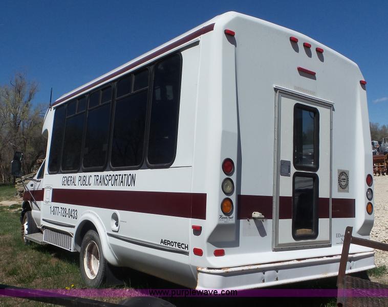 image for item K5238 2005 Ford E350 Super Duty shuttle bus