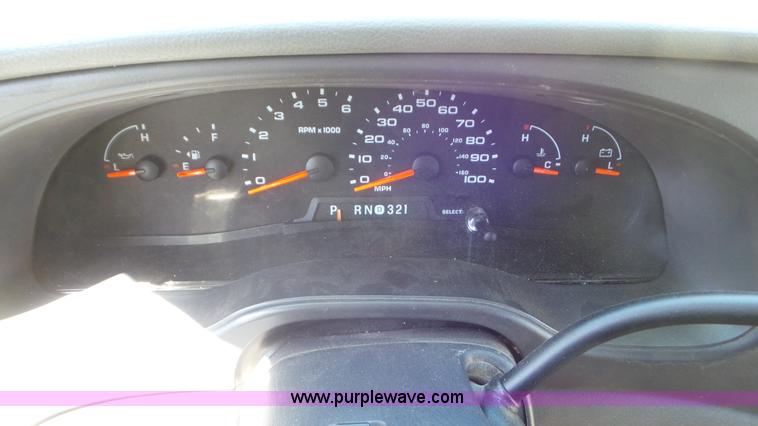 image for item K5238 2005 Ford E350 Super Duty shuttle bus