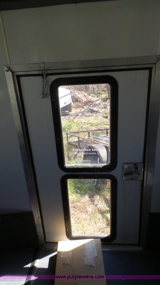 image for item K5238 2005 Ford E350 Super Duty shuttle bus