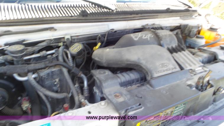 image for item K5238 2005 Ford E350 Super Duty shuttle bus