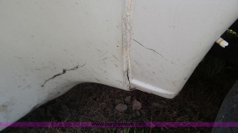 image for item K5238 2005 Ford E350 Super Duty shuttle bus