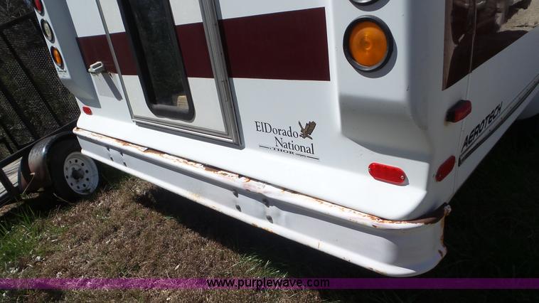 image for item K5238 2005 Ford E350 Super Duty shuttle bus