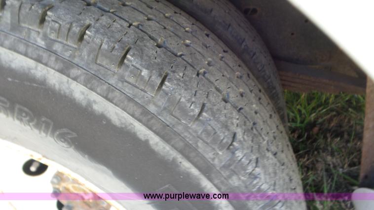 image for item K5238 2005 Ford E350 Super Duty shuttle bus